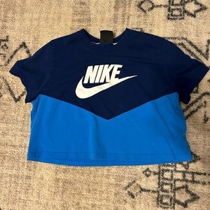 Nike cropped tee in blue size large